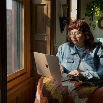 Young woman sitting at a laptop