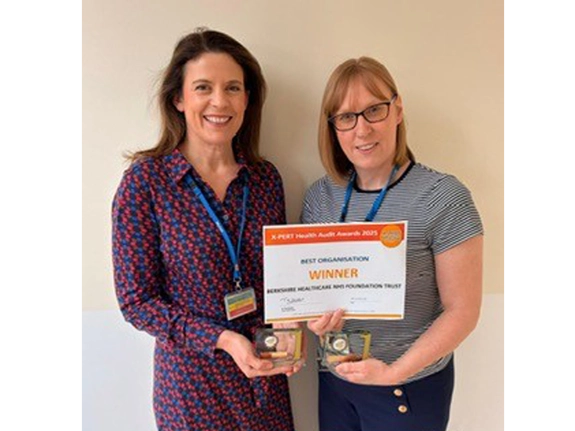 Kirsten Baikoski, Senior Research Nurse (L) and Claire Rowell, Senior Diabetes Specialist Nurse with the awards. 
