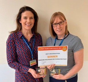 Kirsten Baikoski, Senior Research Nurse (L) and Claire Rowell, Senior Diabetes Specialist Nurse with the awards. 